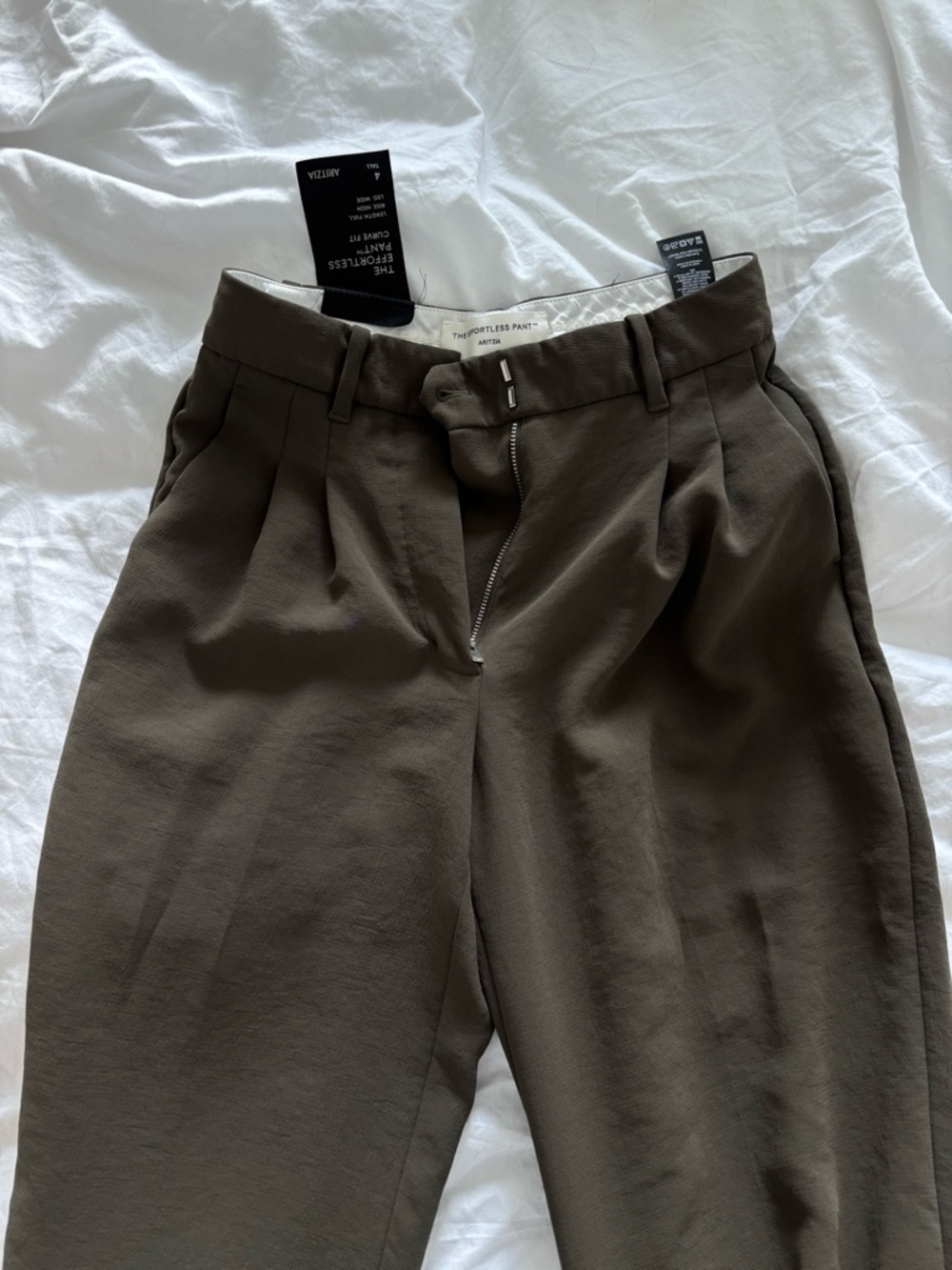 Aritzia The Effortless Pant™ Curve-Fit - Crepette™